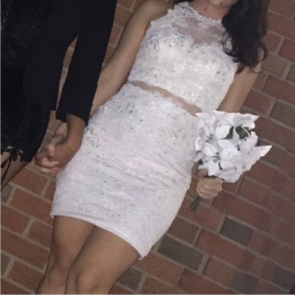 Elegant White Lace Sleeveless Dress - Picture 5 of 5